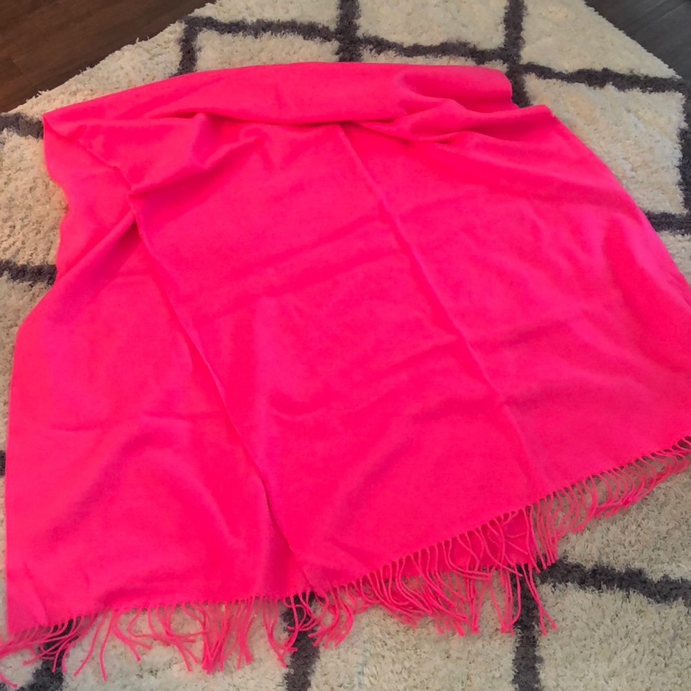 Main Character Aritzia pink scarf